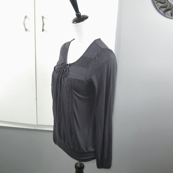 Cable & Gauge Muted Black Tie Front Long Sleeve Knit Top Size Small - Picture 2 of 4